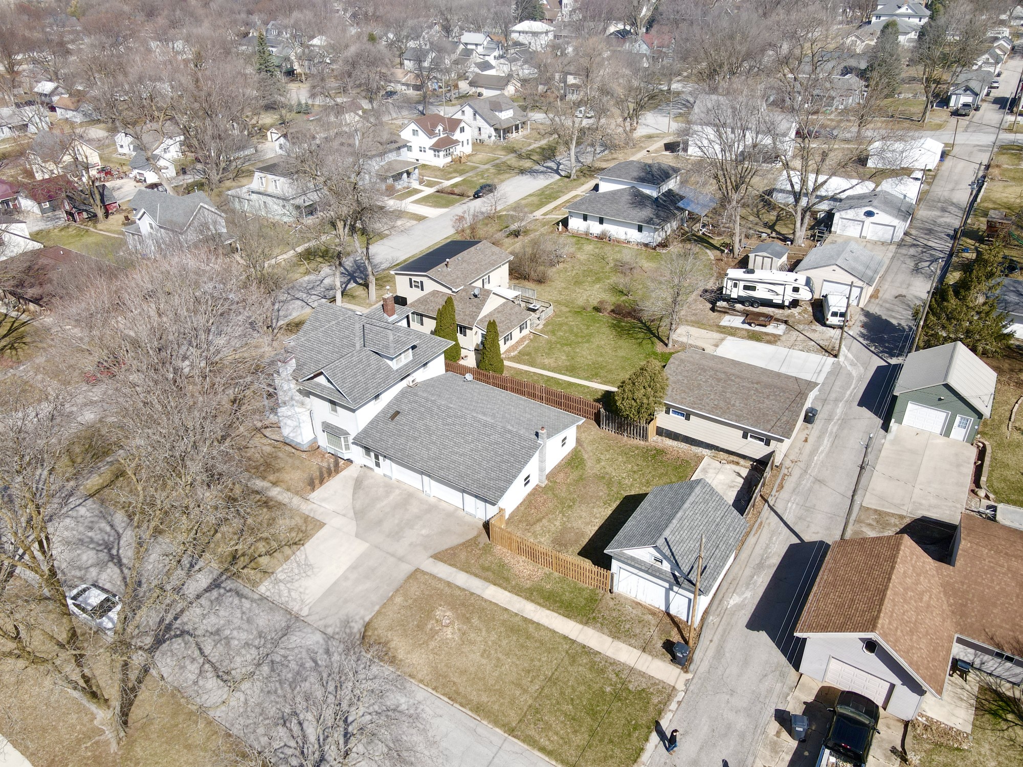 Aerial View of House / Property 