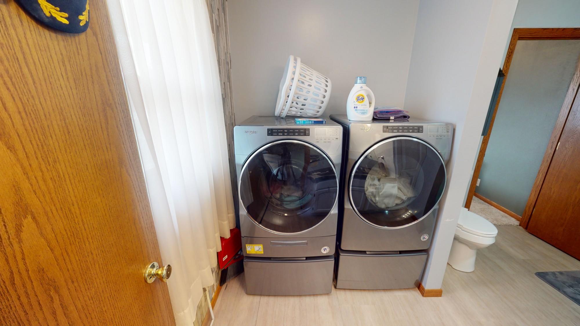 Laundry / Washer & Dryer
Bathroom 